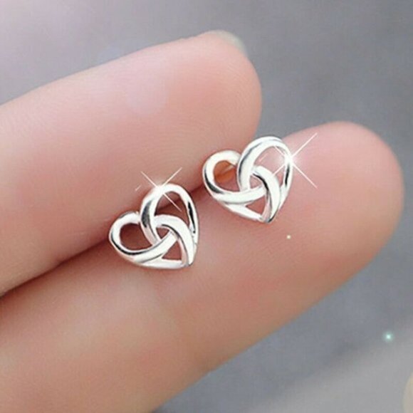 New 925 Silver Heart Studs - Picture 1 of 5